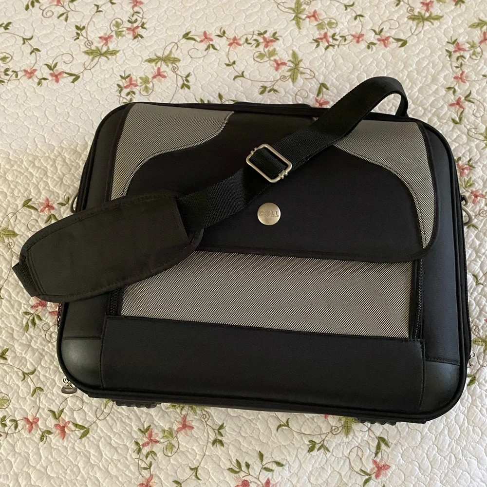 New Vintage Dell deluxe carrying case - model P9103